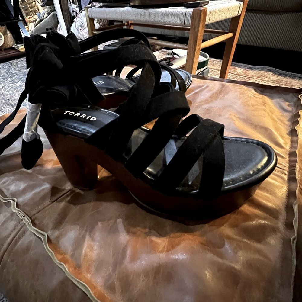 NWOT Torrid Chunky Black Suede Stacked Heels S:8W - Picture 7 of 10